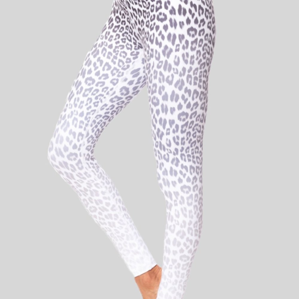 Vie Active White Ombre Leopard - NWT